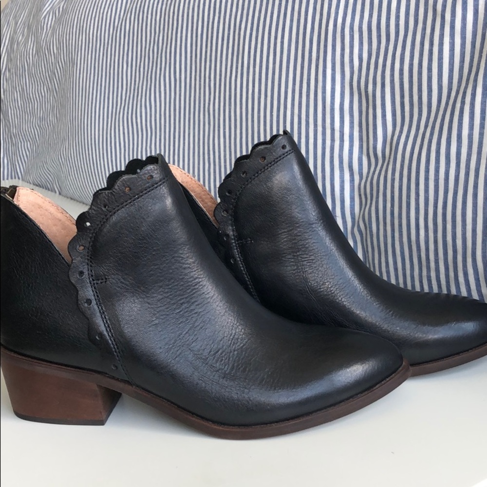 Latigo scalloped black ankle boots